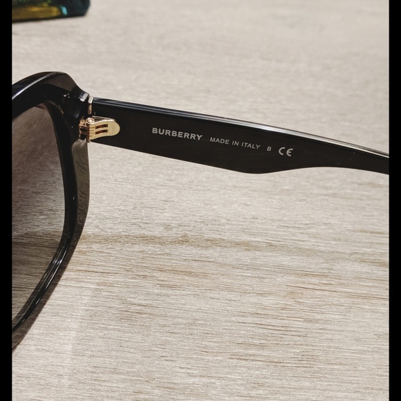 Authentic Brand New Burberry Women\'s Sunglasses main image 5
